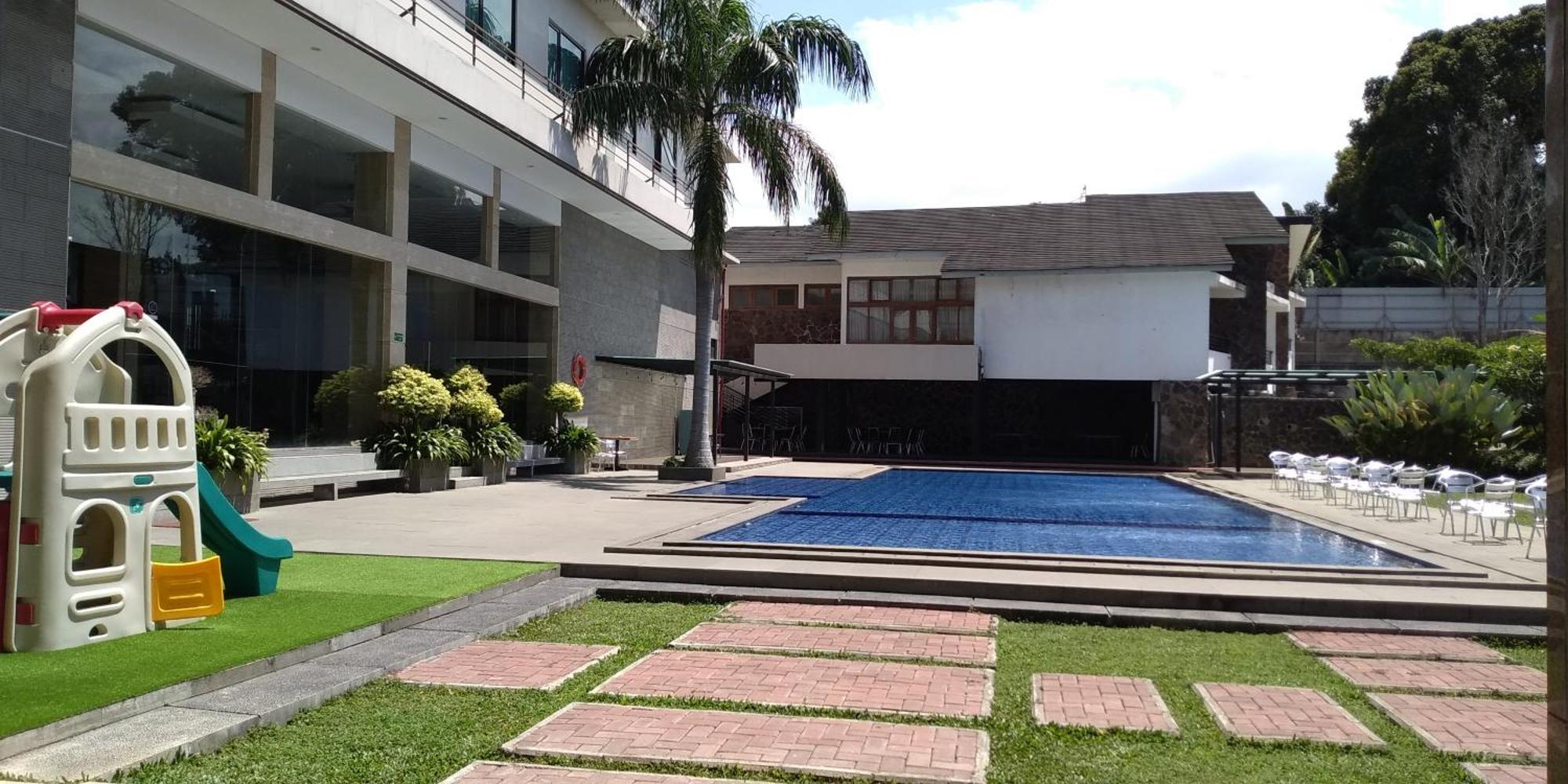 Novena Hotel Bandung Lembang Zewnętrze zdjęcie