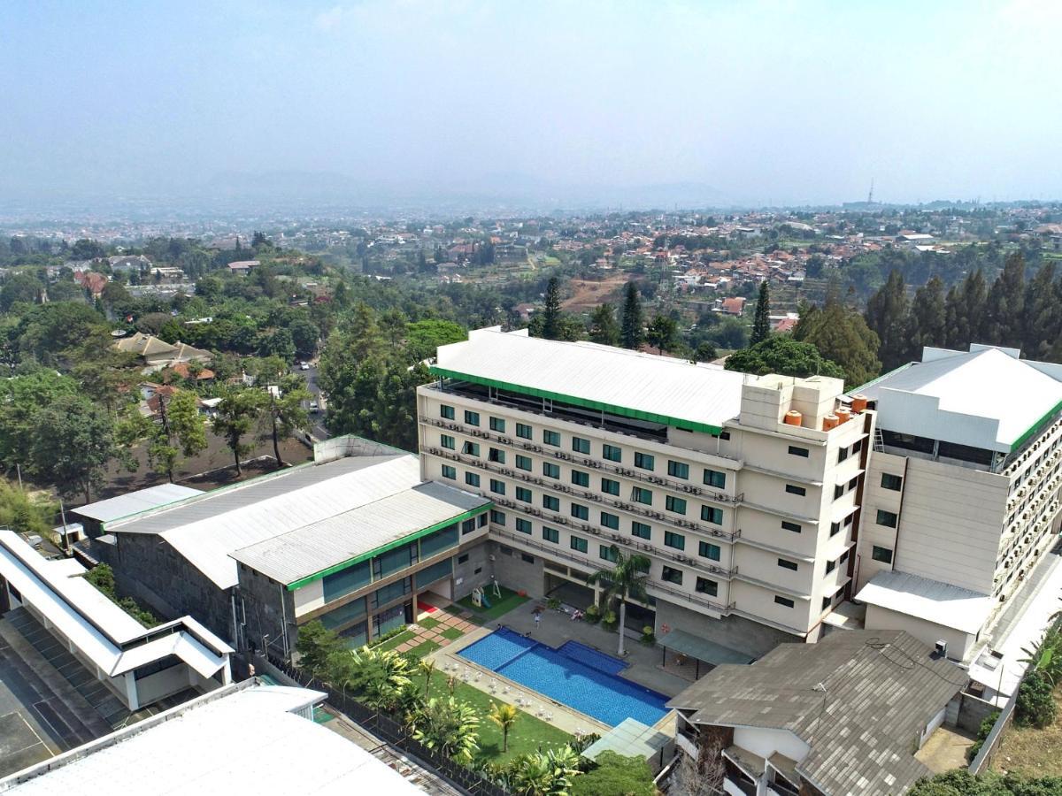 Novena Hotel Bandung Lembang Zewnętrze zdjęcie